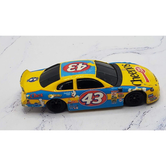 2001 Hot Wheels #43 Richard Petty Dodge Intrepid Cheerios 1:64 Scale - Picture 1 of 7